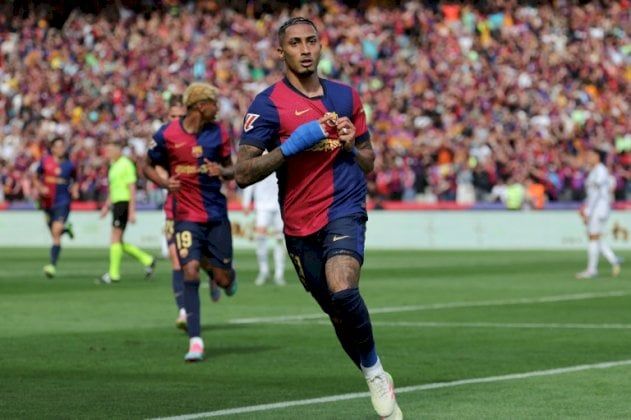بطولة إسبانيا: برشلونة على مشارف اللقب بفوزه على ريال مدريد 4-3