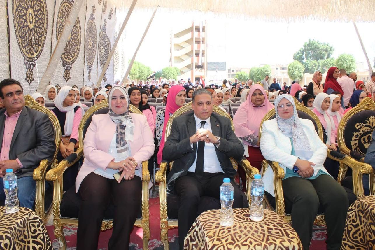 تعليم الجيزة تبدأ تنظيم مراجعات نهائية مجانية لطلاب الشهادة الإعدادية.. صور