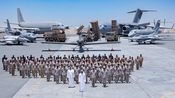 حمدان بن محمد يزور قاعدة الظفرة الجوية ويشيد بجاهزية القوات الجوية والدفاع الجوي وتطور منظومتها