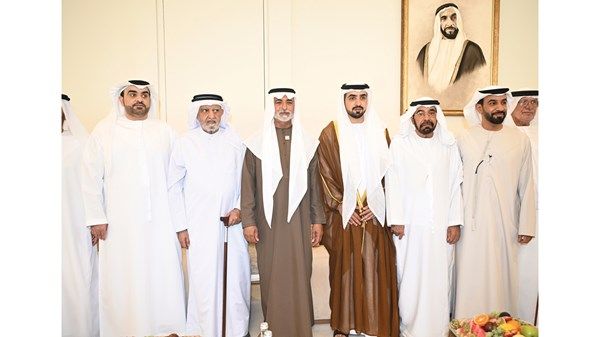 نهيان بن مبارك يحضر أفراح الخييلي والحميري في العين