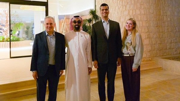 طحنون بن زايد يلتقي كبير مستشاري البيت الأبيض للذكاء الاصطناعي والعملات الرقمية