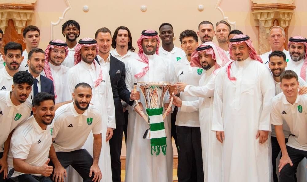 ولي العهد يستقبل وزير الرياضة ورئيس الاتحاد السعودي لكرة القدم ورئيس وأعضاء مجلس إدارة النادي ⁧‫الأهلي‬⁩ والجهازين الفني والإداري ولاعبي فريق كرة القدم بمناسبة تحقيقهم بطولة دوري أبطال آسيا للنخبة 2025