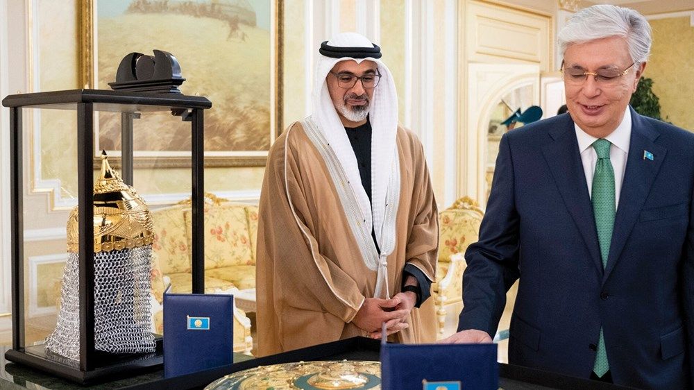 ولي عهد أبوظبي والرئيس الكازاخستاني يبحثان سُبُل تعزيز العلاقات الثنائية