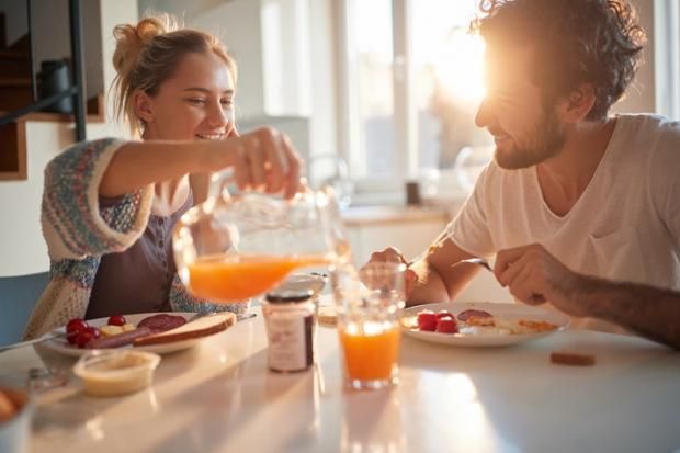 أطعمة تضر صحتك وتعكر مزاجك في الصباح.. أسوأ خيارات الفطار