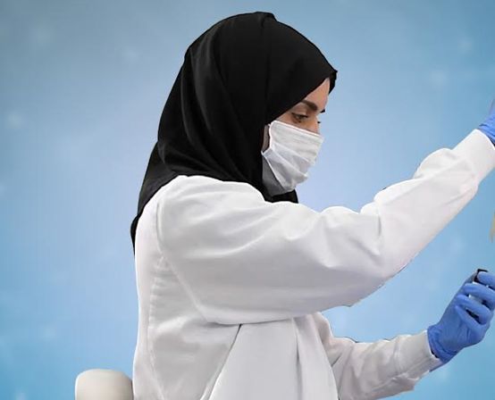 الامارات | المختبر الكيميائي بـ "قضاء أبوظبي" يكتشف مادة مخدرة جديدة ويوثقها دولياً