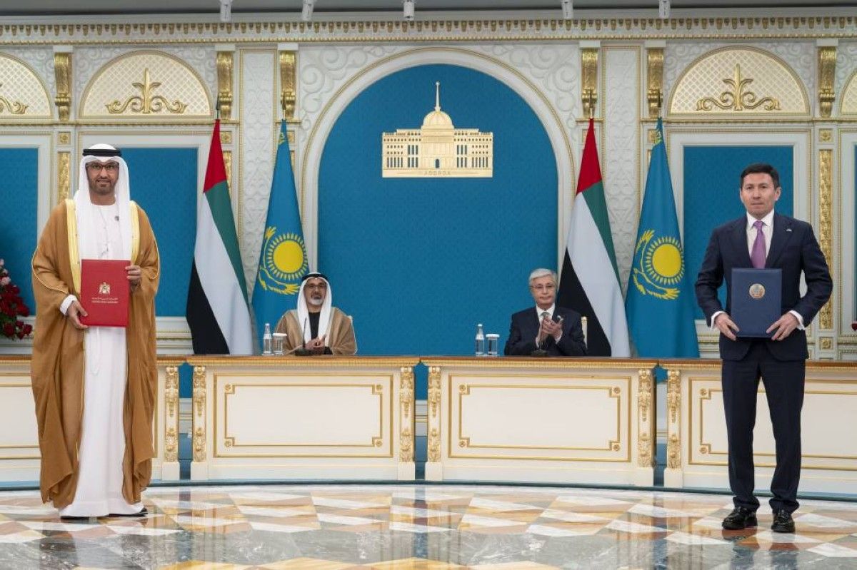 الخليج اليوم .. ولي عهد أبوظبي والرئيس الكازاخستاني يبحثان تعزيز العلاقات الثنائية ويشهدان تبادل اتفاقيات تعاون مشترك