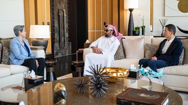 طحنون بن زايد يلتقي رئيس مجلس الإدارة والرئيس التنفيذي لشركة AMD