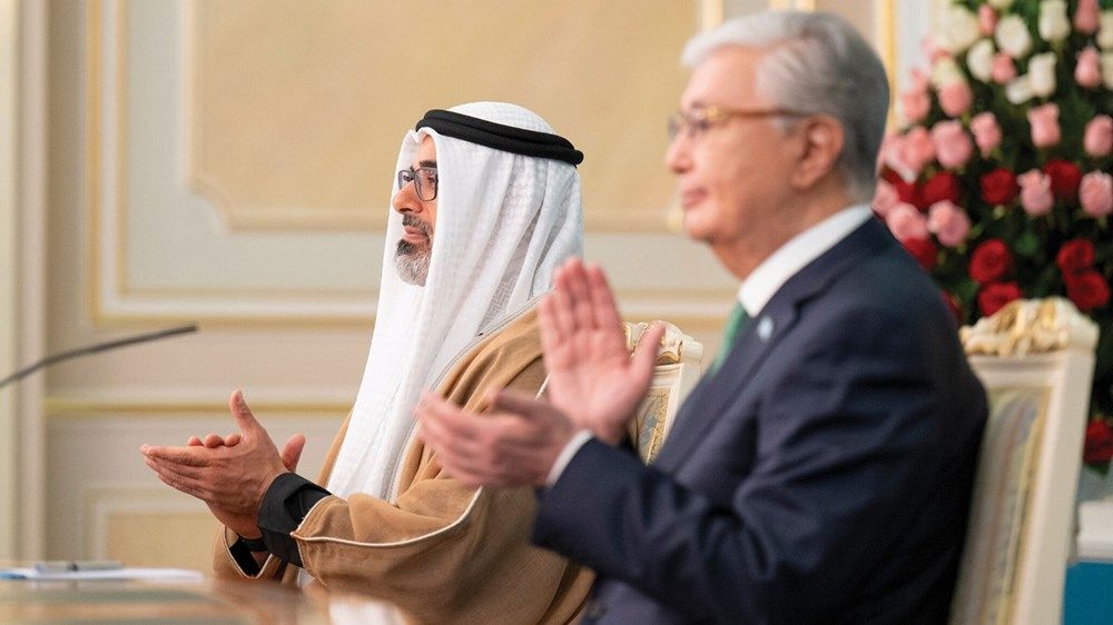ولي عهد أبوظبي والرئيس الكازاخستاني يبحثان سُبُل تعزيز العلاقات الثنائية