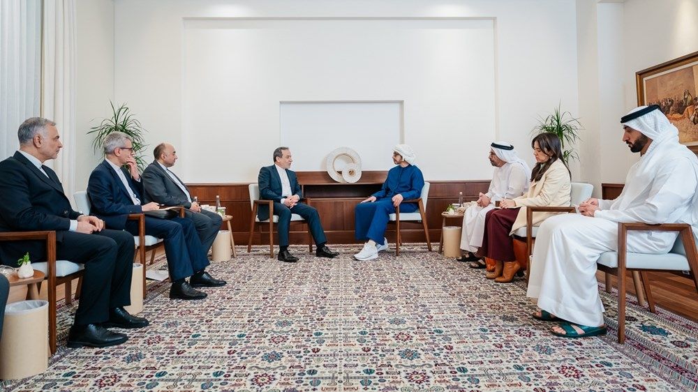 عبدالله بن زايد يستقبل وزير خارجية إيران