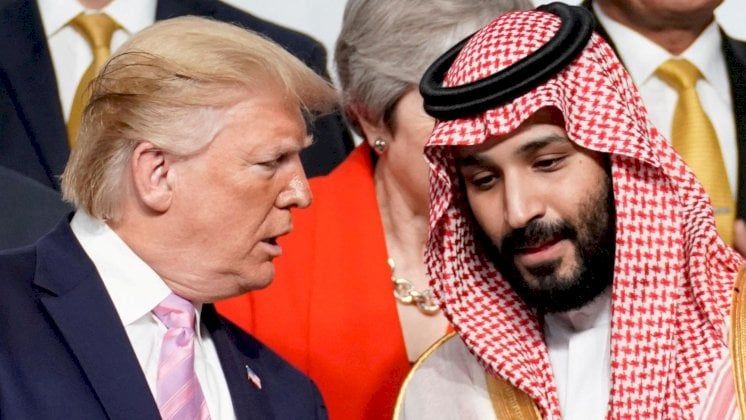 الغارديان: ترامب يعتقد أنه يُشكّل الشرق الأوسط، لكن دول الخليج هي التي ستُحدد السياسة الخارجية الأميركية