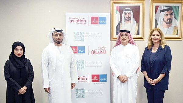 تعاون بين «أوقاف دبي» و«الإمارات للطيران» لدعم الطلبة