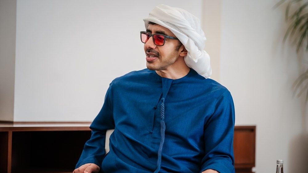 عبدالله بن زايد يستقبل وزير خارجية إيران