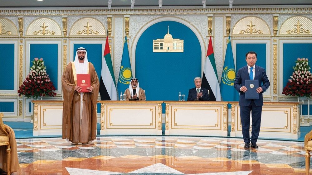 ولي عهد أبوظبي والرئيس الكازاخستاني يبحثان سُبُل تعزيز العلاقات الثنائية