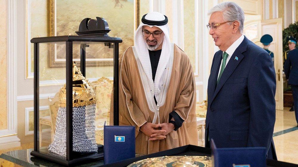 ولي عهد أبوظبي والرئيس الكازاخستاني يبحثان سُبُل تعزيز العلاقات الثنائية