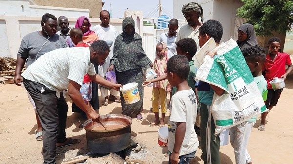 الصليب الأحمر لـ «الاتحاد»: 25 مليون سوداني عاجزون عن تلبية الاحتياجات الأساسية