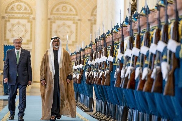جرت لسموّه مراسم استقبال رسمية.. ولي عهد أبوظبي يصل القصر الرئاسي في العاصمة الكازاخستانية أستانا