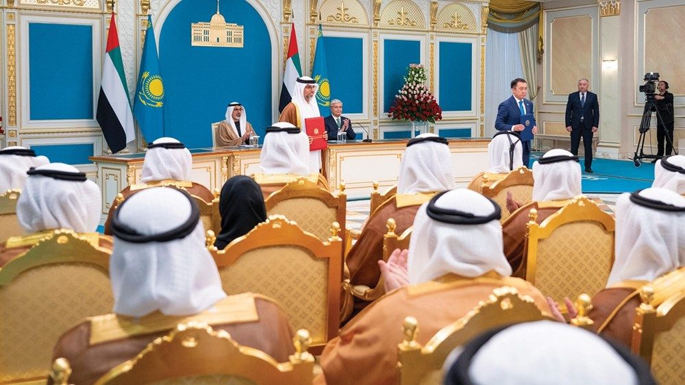 ولي عهد أبوظبي والرئيس الكازاخستاني يبحثان سُبُل تعزيز العلاقات الثنائية