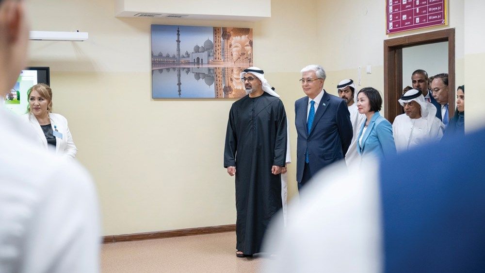 رافقه رئيس كازاخستان.. ولي عهد أبوظبي يزور مدرسة الشيخ خليفة بن زايد آل نهيان في أستانا