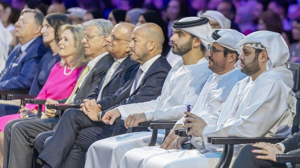 منصور بن محمد يشهد تخريج الدفعة الـ 28 من طلبة الجامعة الأميركية في دبي