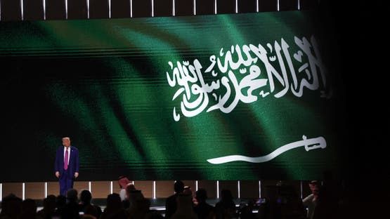 الخليج اليوم .. لماذا وقف ترامب في الرياض لأغنية God Bless USA؟.. هذه قصة الكلمات التي تبكي أميركا وتوحدها