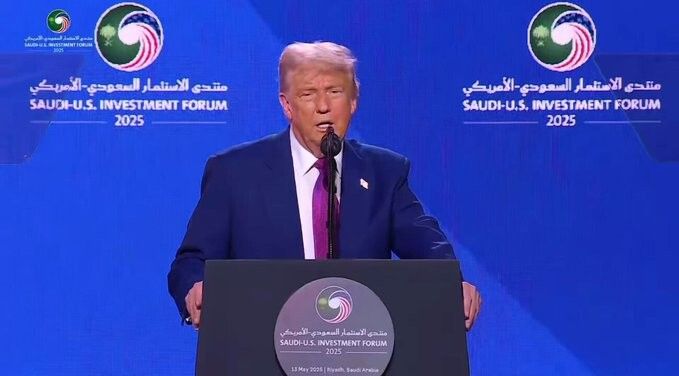 ترامب يعلن رفع العقوبات عن سوريا: مستعدون لمساعدة لبنان في بناء مستقبل من التنمية الاقتصادية والسلام مع جيرانه