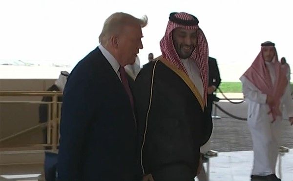 الرئيس الأميركي يصل إلى السعودية في مستهل جولة خليجية