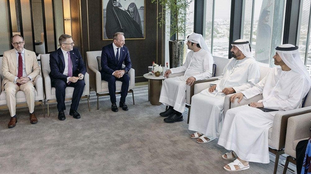 مكتوم بن محمد يستعرض فرص تعزيز التعاون المالي والاقتصادي مع لوكسمبورغ