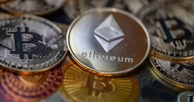 تكنولوجيا: ارتفاع أسعار العملات المشفرة.. و"بيتكوين" قرب مستوى 103 آلاف دولار