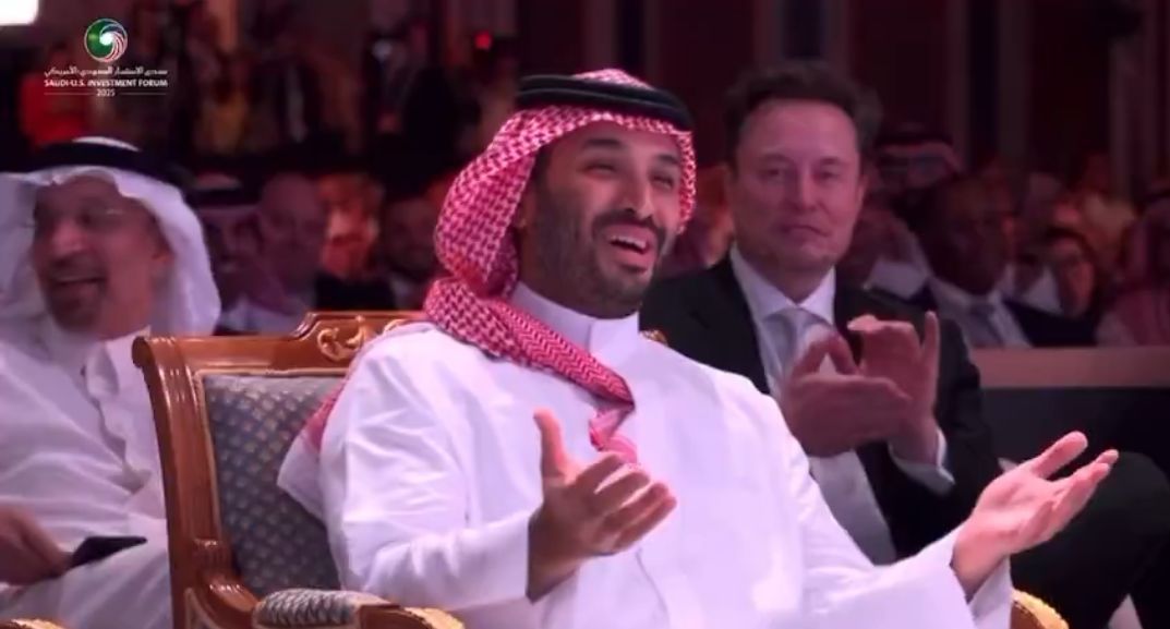 ترامب يشيد بجهود ولي العهد ويسأله: هل تنام ليلاً.. فيديو