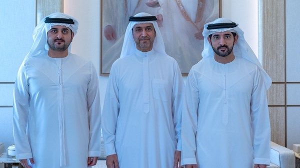 حمدان بن محمد يُشيد بعطاء عوض الكتبي في تعزيز القطاع الصحي في دبي