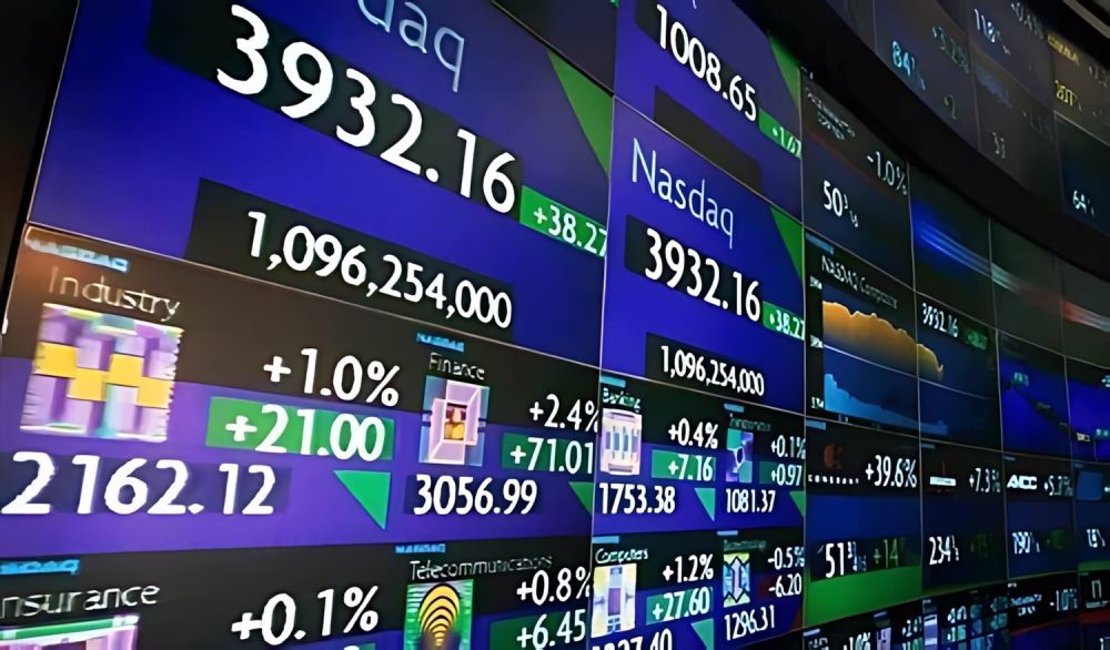 موقف داو جونز.. مؤشرات الأسهم الأمريكية تغلق على تباين