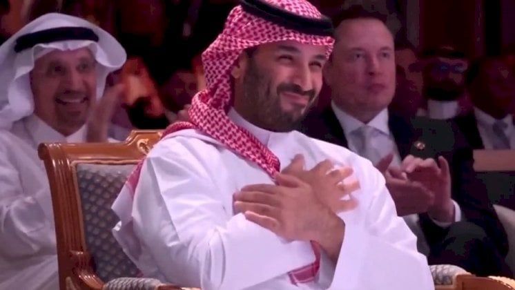 يد الامتنان.. حركة محمد بن سلمان تتحول إلى أيقونة سورية (صور)