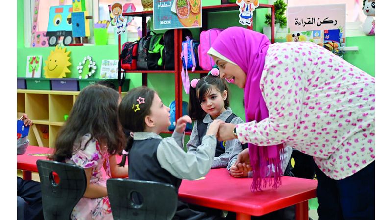 الامارات | 19 معياراً مهنياً لمعلمي المدارس الخاصة في أبوظبي