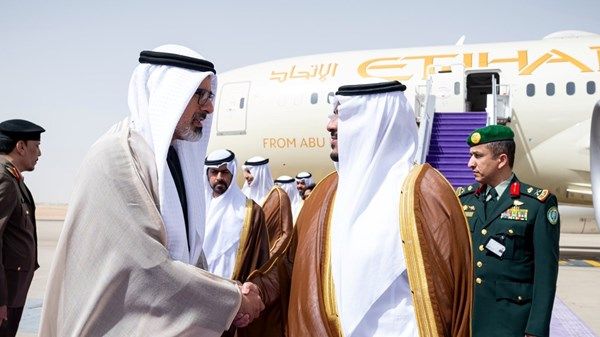 خالد بن محمد بن زايد يصل إلى الرياض