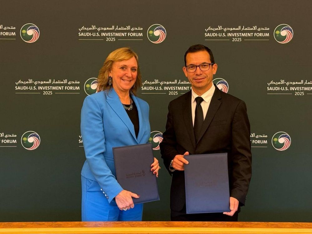 توقيع عقدين لتطوير المدارج ومواقف الطائرات وأبراج المراقبة بمطار الملك سلمان الدولي