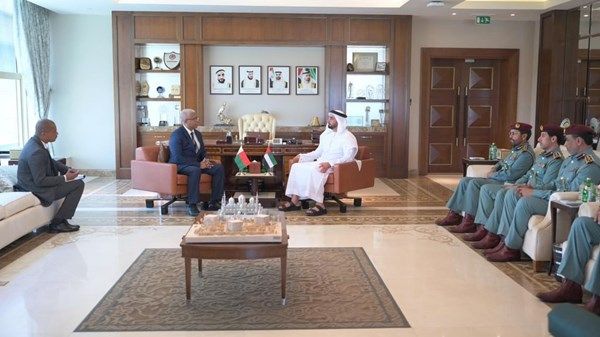 سيف بن زايد يلتقي وزير الأمن العام في مدغشقر
