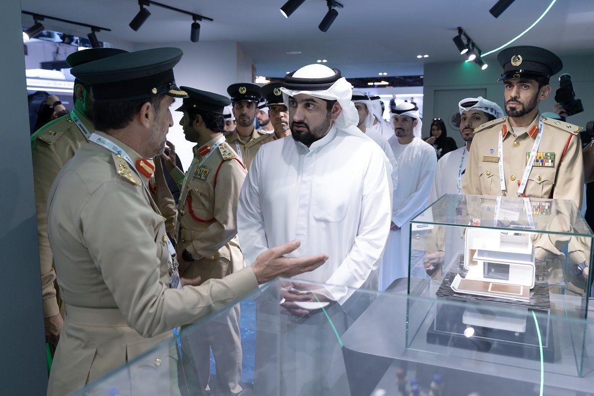 الامارات | أحمد بن محمد يزور معرض القمة الشرطية العالمية بدبي