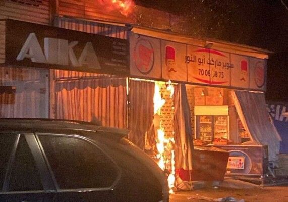 النشرة: اندلاع حريق كبير في سوبرماركت في جادة بري