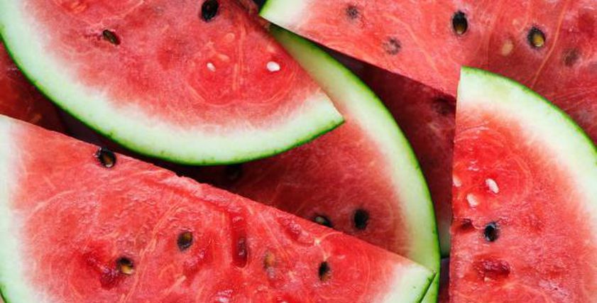 ماذا يحدث للجسم عند تناول البطيخ؟.. فوائد بالجملة