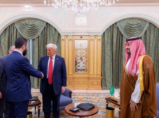 الشرع من التباهي بمبايعة البغدادي والظواهري إلى مصافحة ترامب؟!