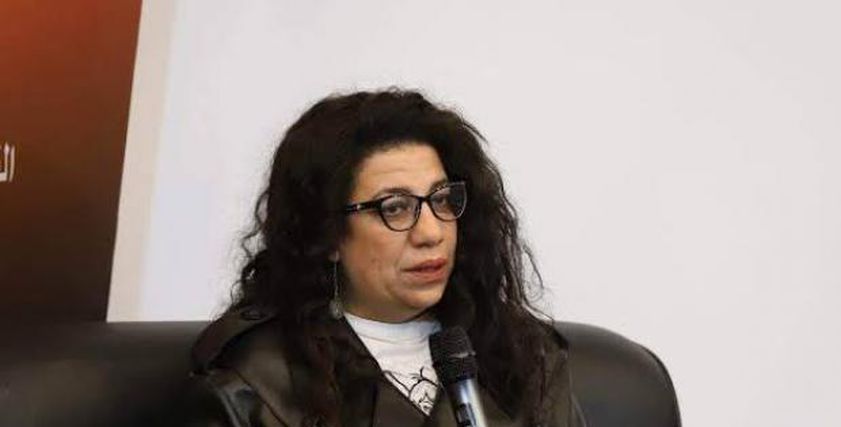 بعد إصابة سماء إبراهيم.. أضرار استخدام الأعواد القطنية تصل لفقدان السمع | عاجل