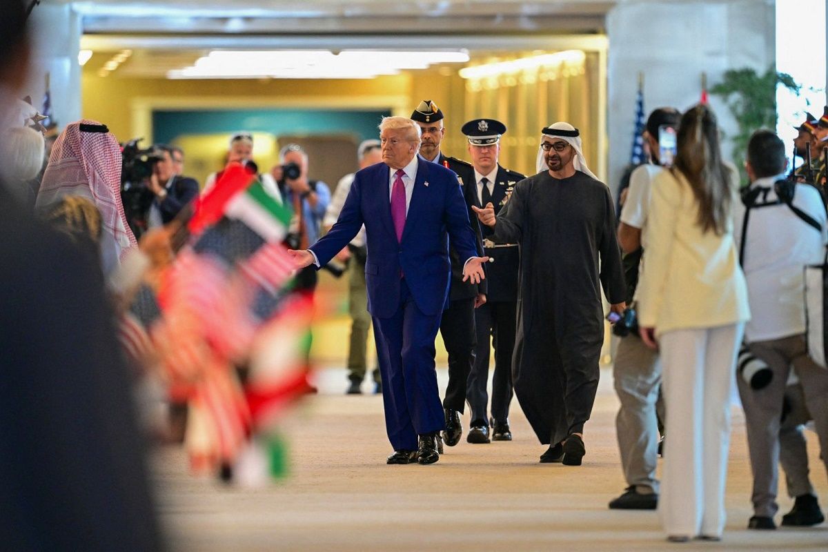 الامارات | محمد بن زايد في مقدمة مستقبليه.. ترامب يصل إلى الإمارات