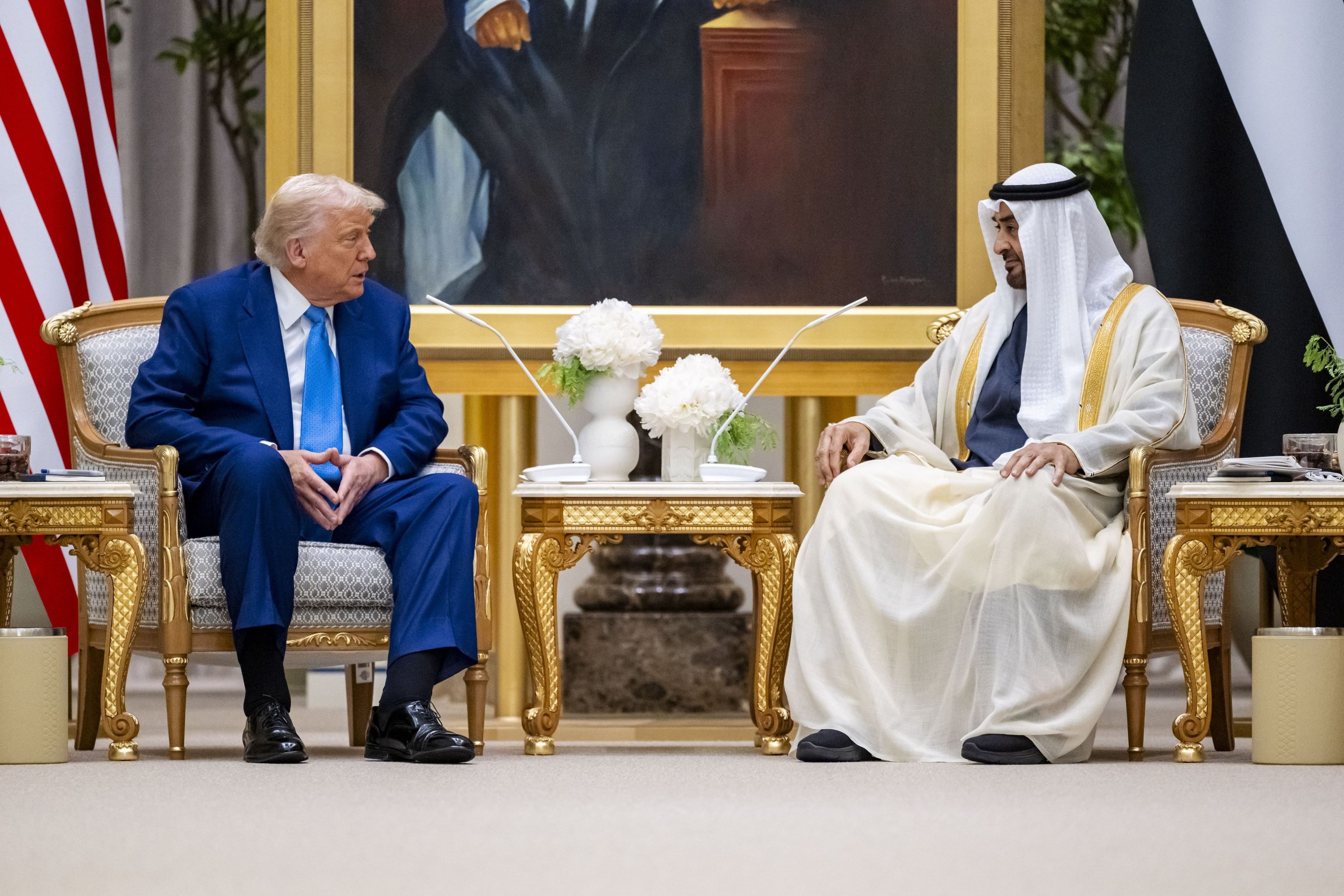 الامارات | محمد بن زايد وترامب يشهدان إطلاق المرحلة الأولى من مجمع الذكاء الاصطناعي بسعة 5 جيجاوات في أبوظبي