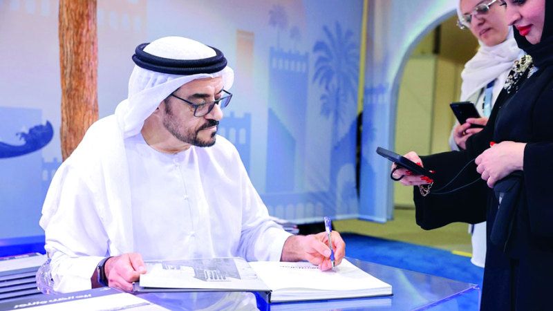 الامارات | «رائد إماراتي بيننا».. جاسم العوضي مصوّر  بـ «وسام الشرف»