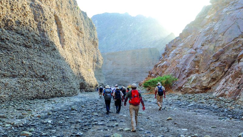 الامارات | ارتفاع «الحرارة» يُوقِف الأنشطة الجبلية في الفجيرة