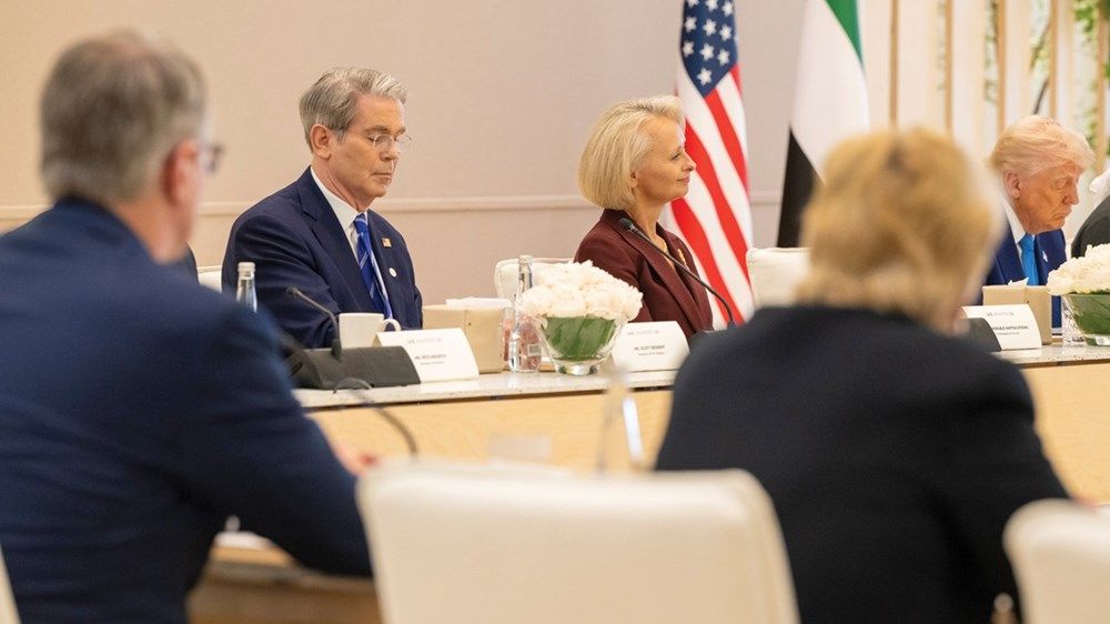 ولي عهد أبوظبي والرئيس الأميركي يشهدان حوار الأعمال الإماراتي الأميركي