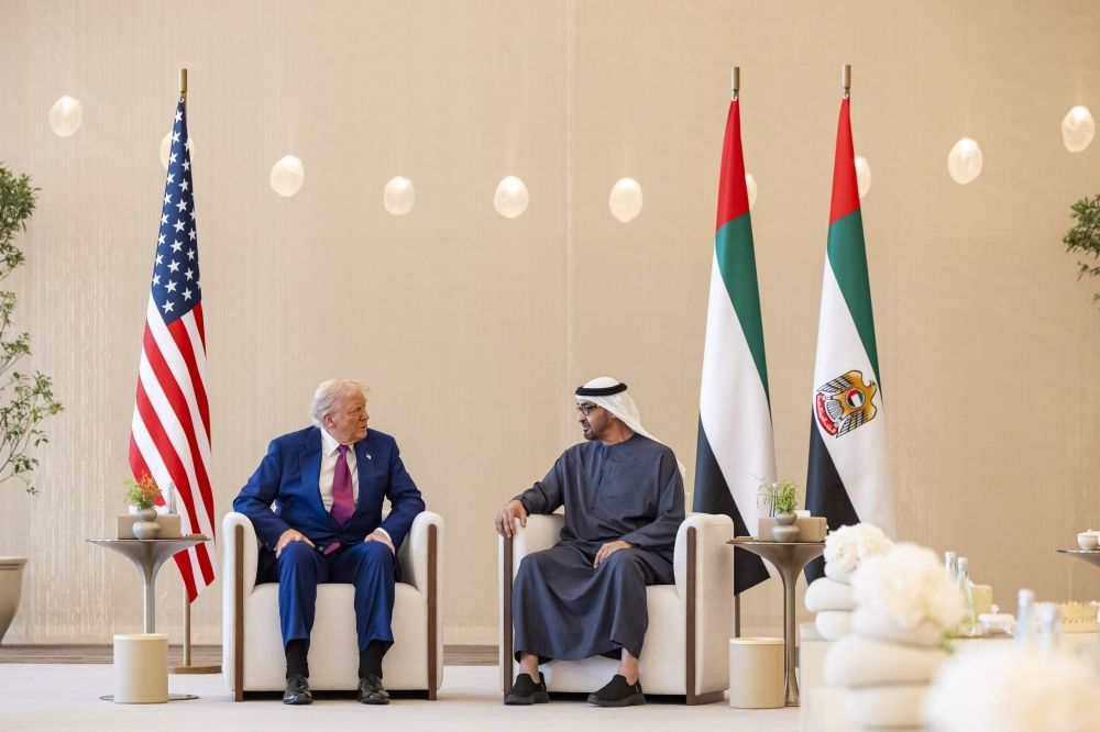 الشيخ محمد بن زايد يبحث فرص تعزيز التعاون مع الرئيس الأمريكي