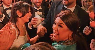 فيفى عبده تشعل حفل زفاف ابنة أمل رزق بالرقص على الأغانى الأجنبية (صور)