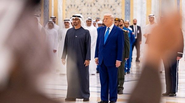 ندبة الشحوح تحظى بإعجاب ترامب في قصر الوطن