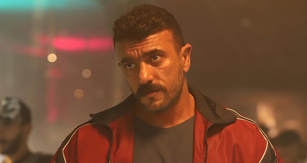 أحمد العوضي يفاجئ الجمهور بـ لوك جديد.. ودّع شاربه الشهير